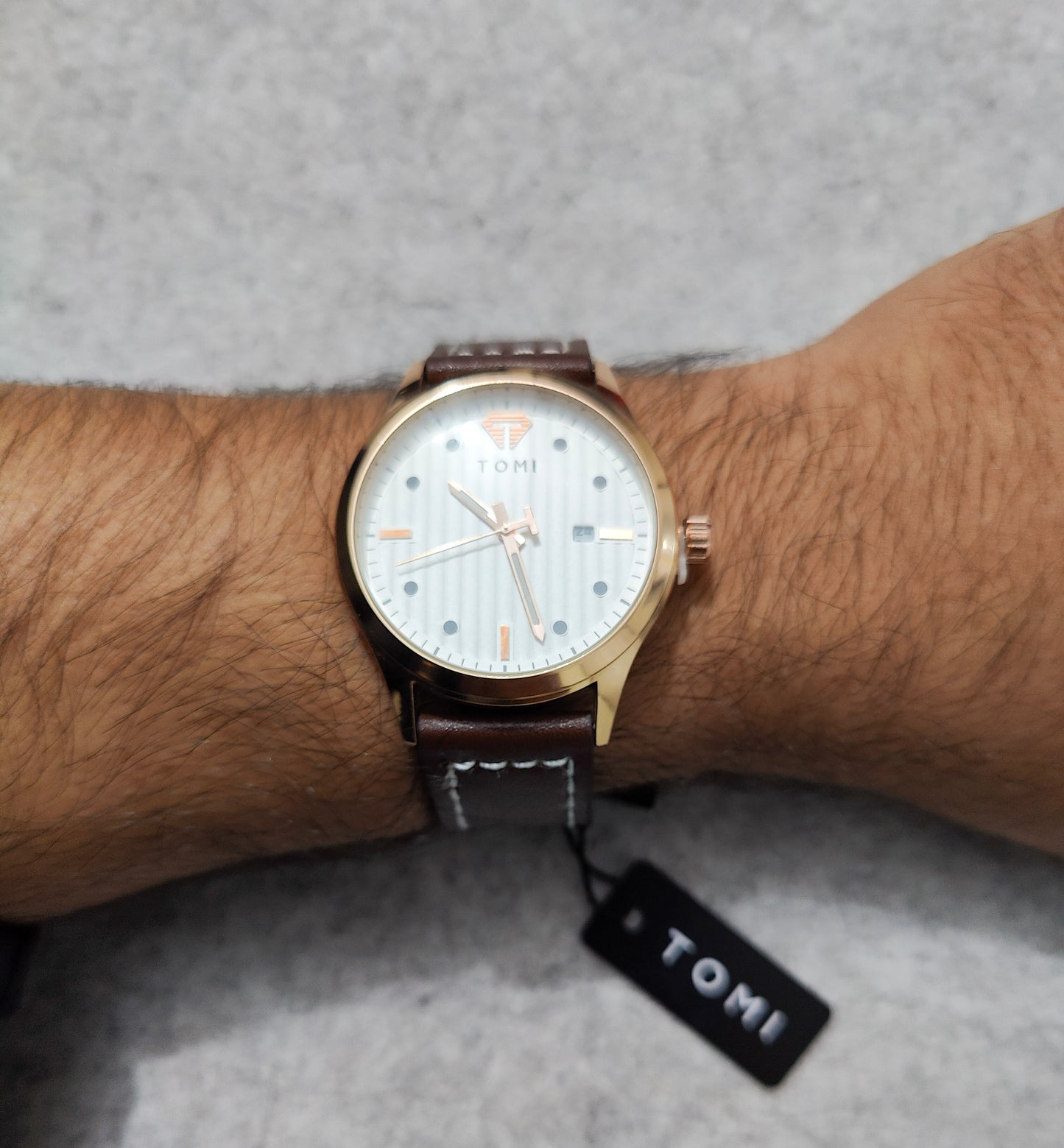 TOMI Luxury White Dial Quartz Watch – Gold Case & Brown Leather Strap with Date