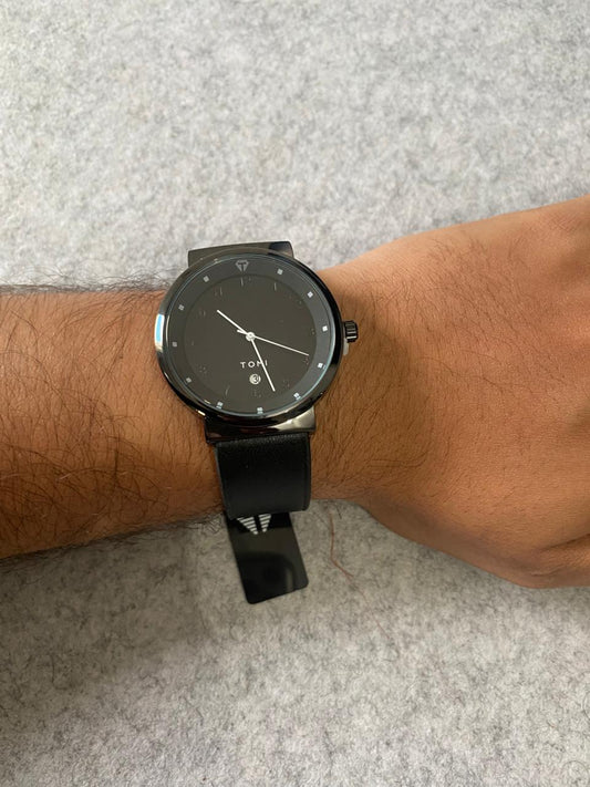 TOMI Minimalist Full Black Quartz Watch – Matte Black Dial & Black Leather Strap with Date